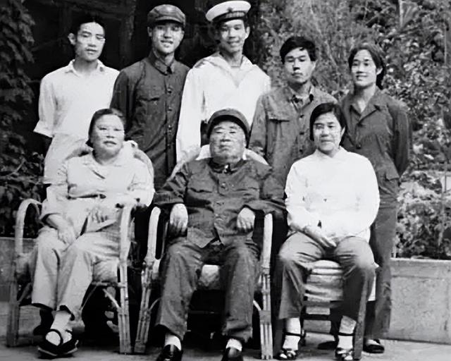赵力平多次拒绝朱德儿子求爱，贺龙问其原因，赵力平：他家官太大