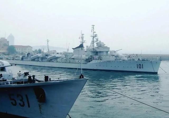 03航母冠名大战一触即发，网友们吵翻了，海军命名规则了解一下"