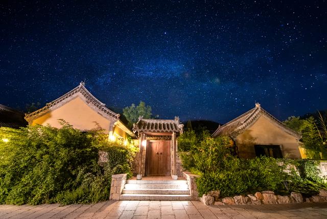 星空、石房、落地窗…来山野里这些高颜值民宿发呆、打盹、晒太阳！