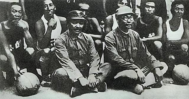 十大元帅之首朱老总，在授衔时编号却是“004”，那么“001”是谁