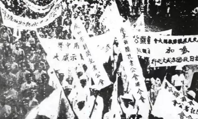 十大元帅之首朱老总，在授衔时编号却是“004”，那么“001”是谁
