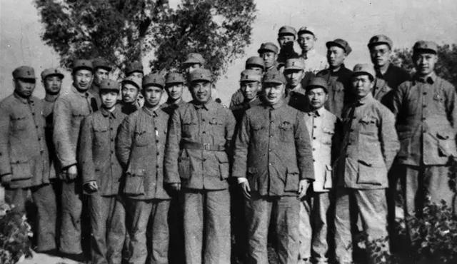 十大元帅之首朱老总，在授衔时编号却是“004”，那么“001”是谁