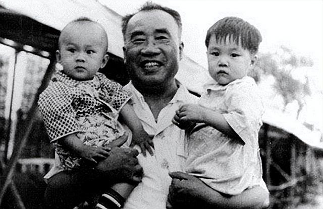 赵力平多次拒绝朱德儿子求爱，贺龙问其原因，赵力平：他家官太大